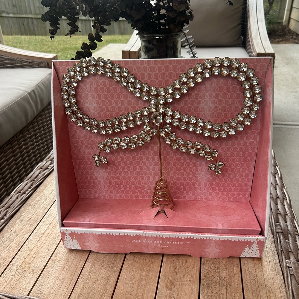 Cupcakes and cashmere bow tree topper